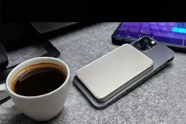 4.Magsafe on square magnet.webp