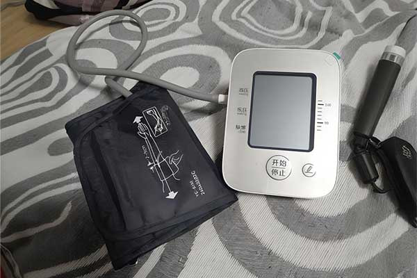 5. magnetic therapy on bed-min.webp
