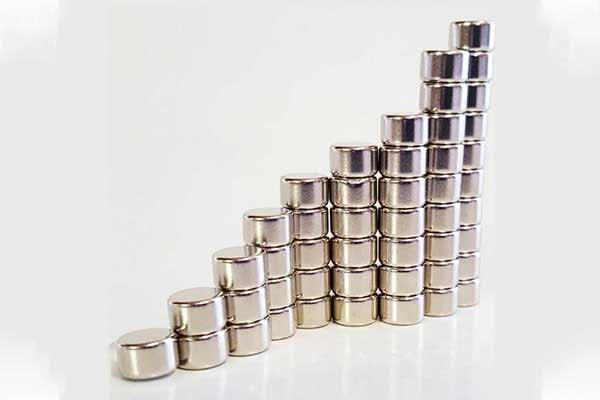 2. stacking neodymium magnets with giant magnet-min.webp