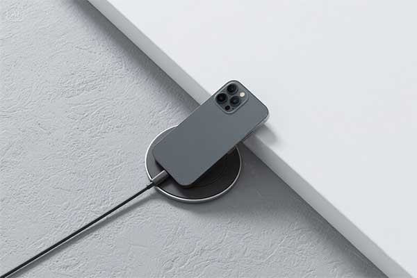 4. aligned wrongly for wireless charging-min.webp