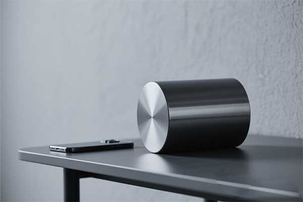 2. magnets not attract phone-min.webp