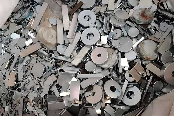 4. magnets recycling-min.webp