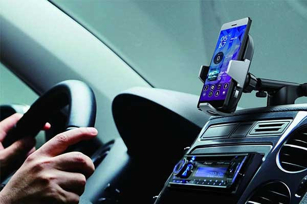 1. car phone holder-min.webp